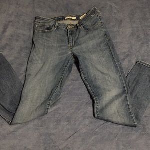 Size 10 Levi’s mid rise skinny jeans